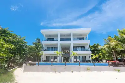 Image de Seahorse #1, beachfront gem in West End