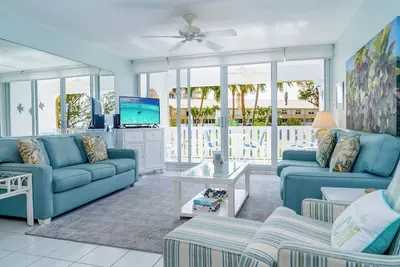 Image de Harbour Heights #28 Seven Mile Beach, Second floor 2 Bed, 2. 5 Bath Townhouse