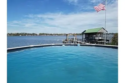 Image de Lakefront  4-bedroom /2 Ba, Sleeps  10, private pool and pier. + View!