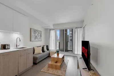 Image de City Center - Walkable 2br - 5 min to Eaton Centre