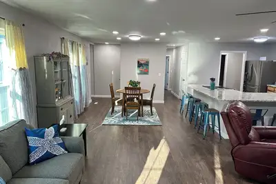 Image de Charming 3-bedroom house with WiFi and Ac in Afton in Duck Creek landing.