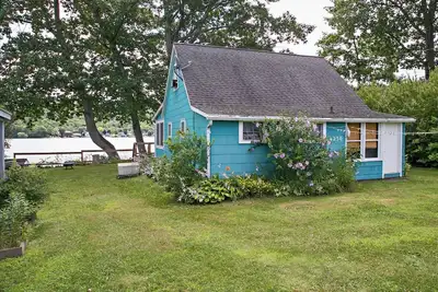 Image de Windwood Shores, a classic cottage on Waneta Lake