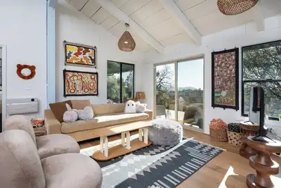 Image de Modern family friendly cabin near Yosemite. Bbq. Deck. WiFi. Ac. Pet friendly.