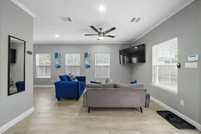 Image de Gated I 2. 5 Bath + Laundry I Near Nrg + Medical Center + Hou airport