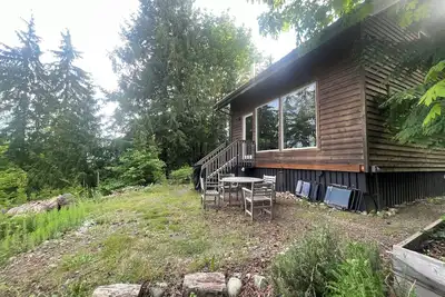 Image de Beautiful, peaceful mountain view cabin.