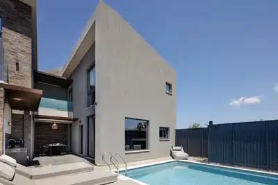 Image de VillAgioi IIΙ - Stylish Pool Villa, 450m to Sandy Beach