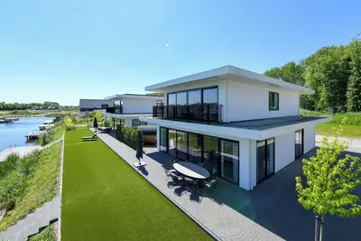 Image de Luxury 8-person villa by the water with private jetty, hot tub and Finnish sauna. Perfect for a relaxing stay!