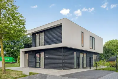 Image de Enjoy luxury at holiday villa Maan: a 10-person villa with a hot tub, sauna, and waterfront terrace. Modern and spacious, ideal for a relaxing holiday!