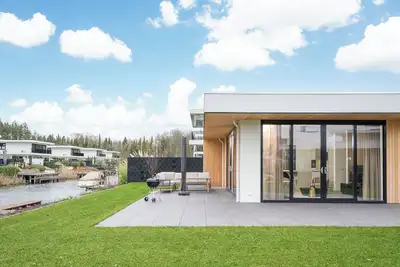 Image de Luxury 4-person villa on the water with modern kitchen, private jetty and a spacious terrace with barbecue and lounge set. Perfect for rest and relaxation!