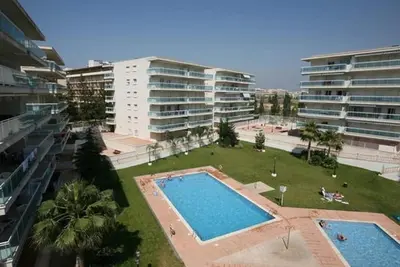Image de Appartement à Salou avec piscine, terrasse et climatisation. Idéal pour les familles.