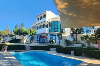 Image de Rez de jardin avec piscine privé