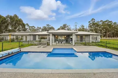 Image de Serene Coastal Retreat in Hastings w pool