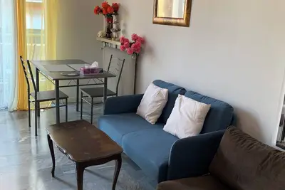 Image de Charmant studio rénové avec balcon – Proche mer et tramway