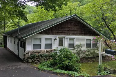 Image de Riverfront Property 3 Bedrooms 2 Bathrooms Wi-Fi Free Pool Access and Large Yard