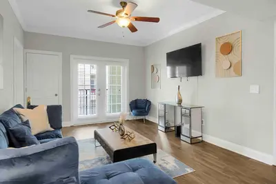 Image de Luxury at Midtown!