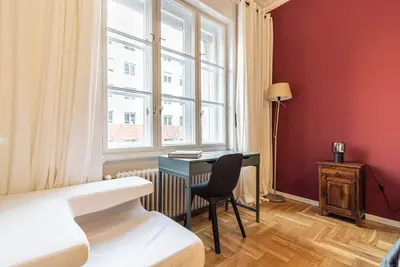 Image de 3 bedrooms, 2 bathrooms and a balcony - centrally located - subway and bus 3 min.