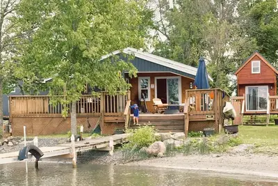 Image de Grandfather's Landing, a riverside cottage nestled along the St. Lawrence Seaway