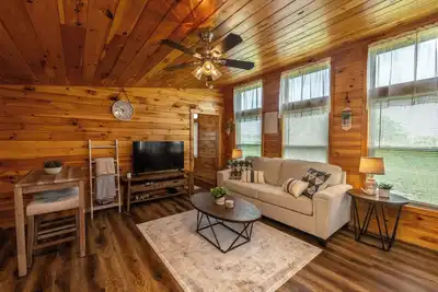 Image de Rustic Mt. Sterling Cabin 2 Near Downtown • Pets Ok