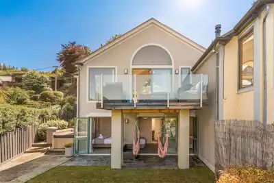 Image de Modern, close to the center of Queenstown