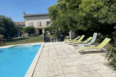 La Maison de Françoise, une maison de vacances pour 8 personnes avec piscine privée en Provence
