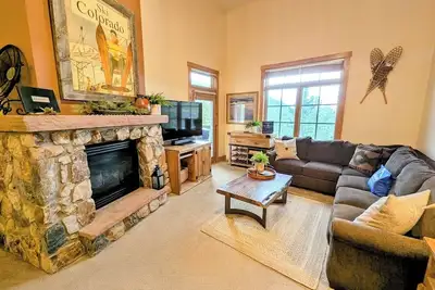 Image de Oversize River Run Condo | Walk to Gondola + Pool