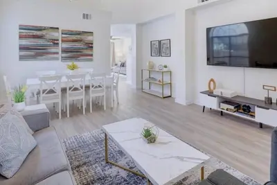 Image de Hestia: 5br/3ba | Sleeps 12 Near Domain