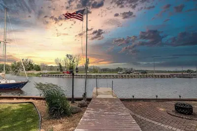Image de Riverfront Home with Fireplace & Ice Fishing