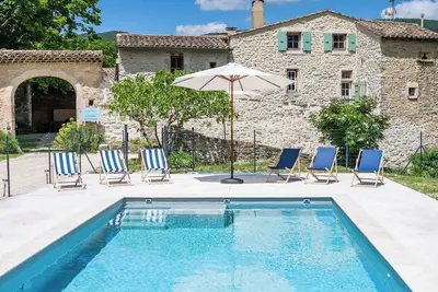 Image de Bastide des Estampes - Le Poet Laval - 19 pers