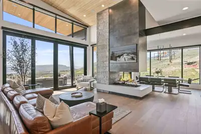 Image de New! 1868 W SkyRidge Drive 4 Bedroom Home with Hot Tub