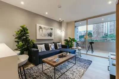 Image de |Ep| Modern Apt 2Br/2Bth W/A/C, Desk in Provenza!