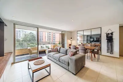 Image de |Ep| Remodeled Apt w/Fast Internet, Balcony, Office