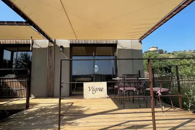 Image de Lodges de luxe et bains suédois en pleine nature avec vue exceptionnelle.