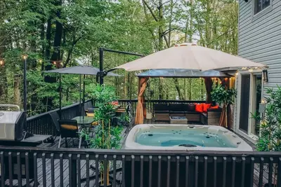 Image de Woodland Retreat • Sauna, Hot Tub, Game Room