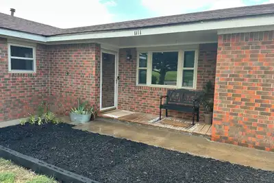 Image de Cozy, comfortable home in a quiet neighborhood!