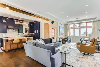 Image de Downtown Boulder Gem – Stylish 5bdr by the Creek