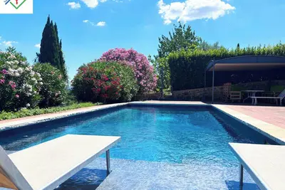 Image de Villa Tre Pini avec piscine privée à Florence par TuscanyWeGo
