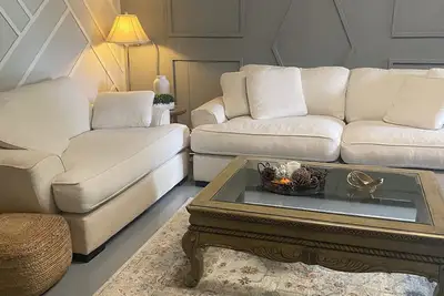 Image de Quite Charming lake carriage house on lovely Jackson lake in Covington Georgia.