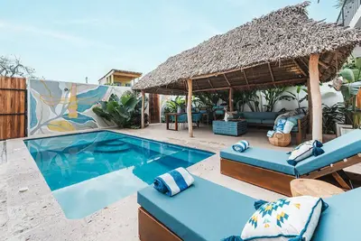 Image de Casa Latino, heated pool, ideal for family and friends, 3 levels, 5 bedrooms.