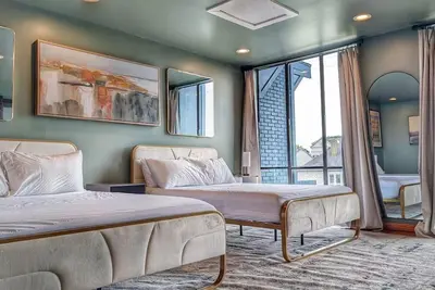 Image de C Houston Resort Style Heated Pool