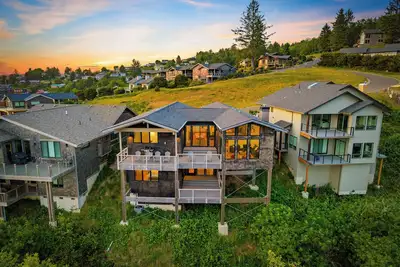 Image de Nestucca Bay / Waterfront, Mountain & Lake Views