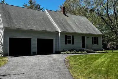 Image de Conveniently Located 3-Bedroom House by Route 1