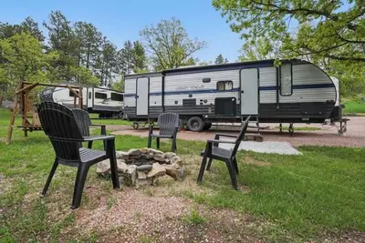 Image de The Grey Wolf - Camper by Mount Rushmore/Custer Sp