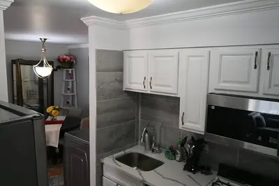 Image de Charming 2-bedroom apartment in Brooklyn. Close to Gateway Mall & 10 min to Jfk.