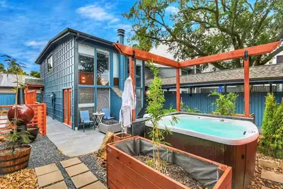 Image de D Houston Oasis Private Jacuzzi Loft 65ft Pool