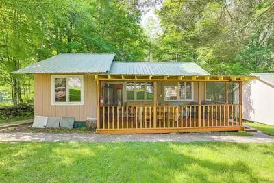 Image de 5 Mi to Monticello Raceway: Cabin Near Shops