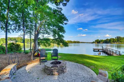 Image de Waterfront Cabin on Lake Sinclair w/ Private Dock!