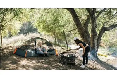 Image de Escape to a peaceful lakeside retreat with fishing, kayaking, and camping!