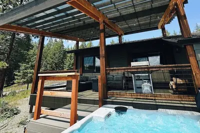 Soak & Stay Cabin Hideaway