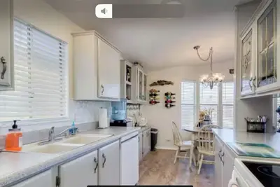 Image de 55+Only—Beautiful Gated Community Retreat