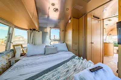 Image de Airstream w/ Private Hot Tub (Unit B) - 4 Person Airstream with Private Hot Tub